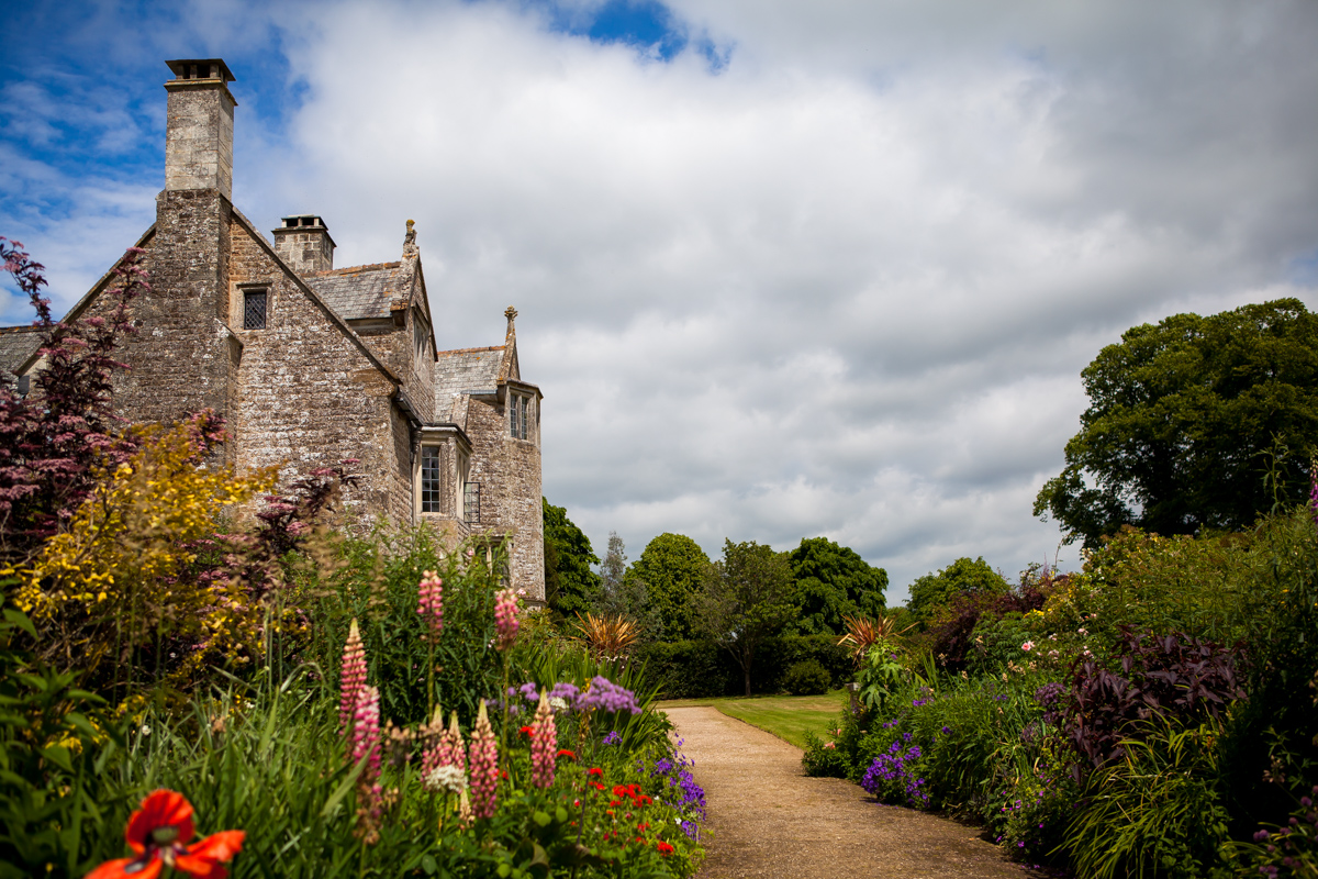 flower border at cadhay
